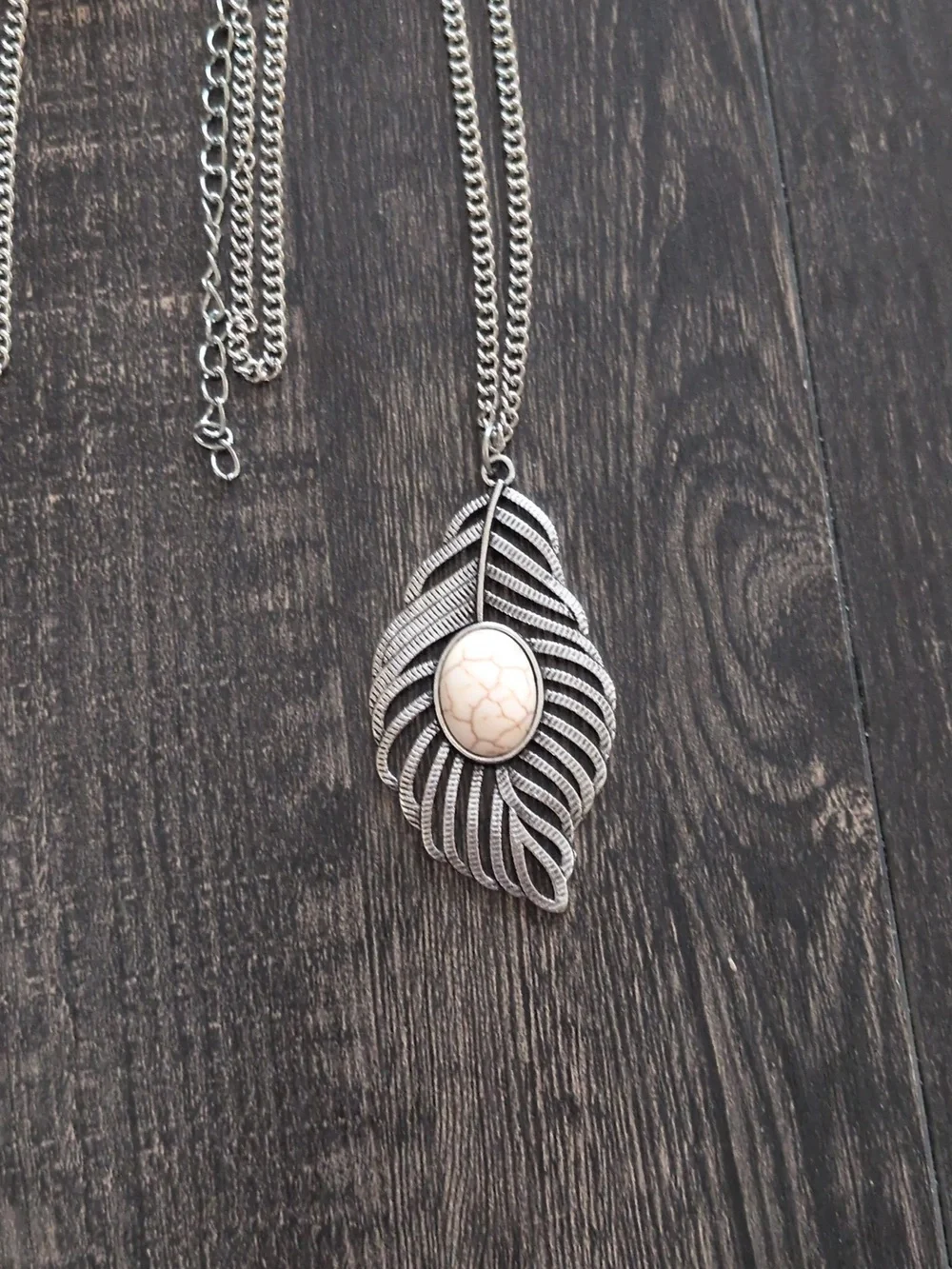 Paparazzi Silvertone Leaf Necklace & Earrings Set NWT